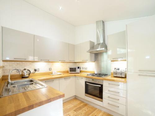 1 Streamside, Looe