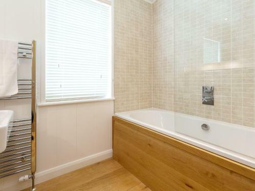 7 Lake View, Looe