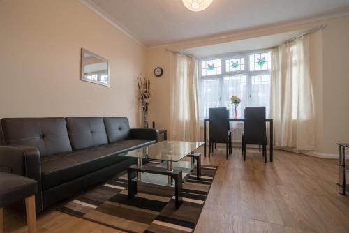 Hostal Two Bedroom Serviced And Fully Equipped House