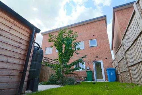 Apartamentos Burcot House