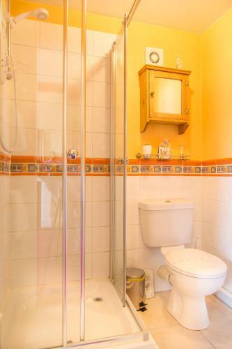 Hostal Creston Villa Guest House
