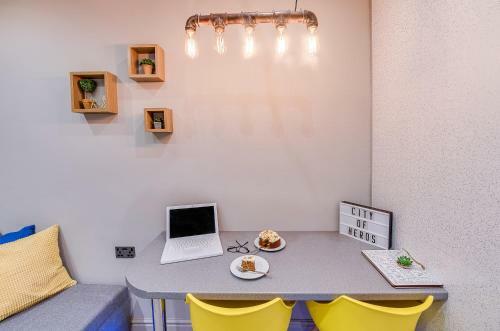 Beatles Themed Beautiful & Cosy 3 Bedroom House