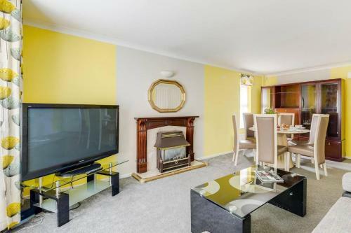 Villa Spacious 3br Bungalow In Liverpool