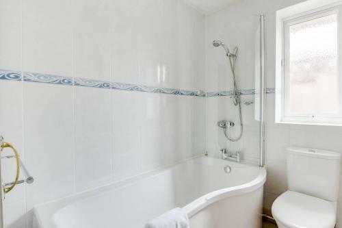 Villa Spacious 3br Bungalow In Liverpool