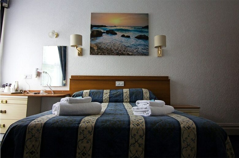 Evans Hotel