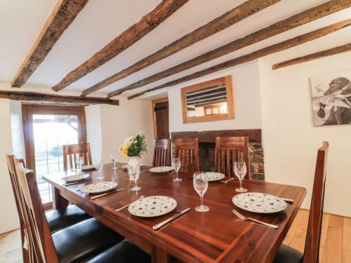 Lower West Curry Farmhouse, Launceston