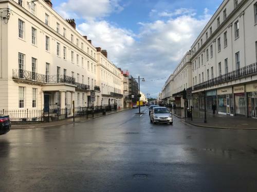 Leamington Spa Serviced Apartments - The Space
