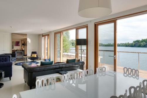 Lodge Lakes By Yoo