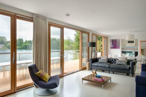 Lodge Lakes By Yoo