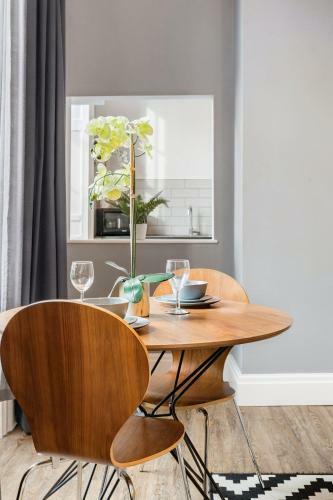 The Corson At Claremont Apartments