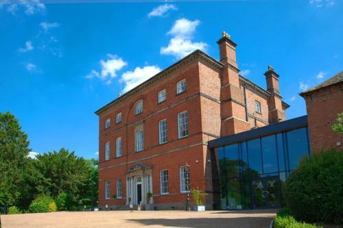 Hotel Winstanley House