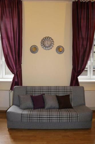 Raina Apartment