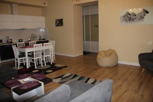New Luxury Apartment With Two Bathrooms