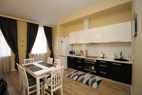 New Luxury Apartment With Two Bathrooms