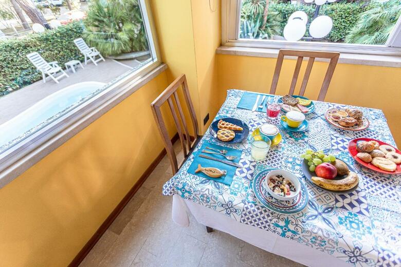 Hotel Kiss
