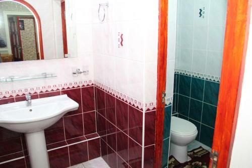 Hostal "chinara" Guest House