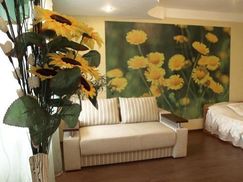 Apartamento ???????? ?? ????????? ?????????? ???? ? ????????? (Apartment On The Oleksandra Polia Avenue With Chamomiles)