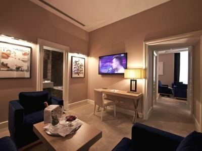 Hotel The First Luxury Art