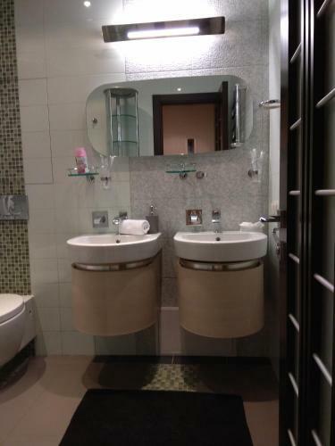 Apartment Na Ploshadi Lva Tolstogo