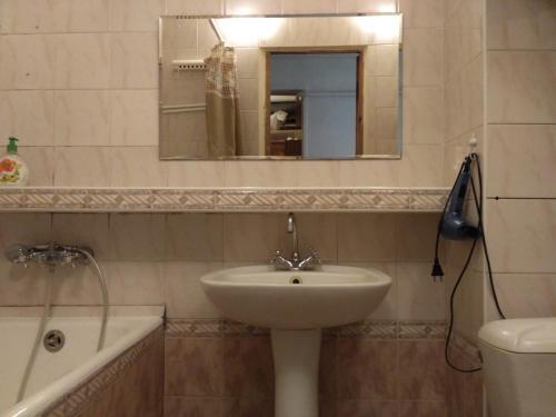 Apartment On Yevhena Sverstiuka 8