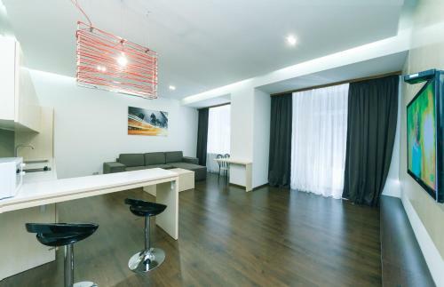 Vip Apartment On Kreschatik. With Terrace