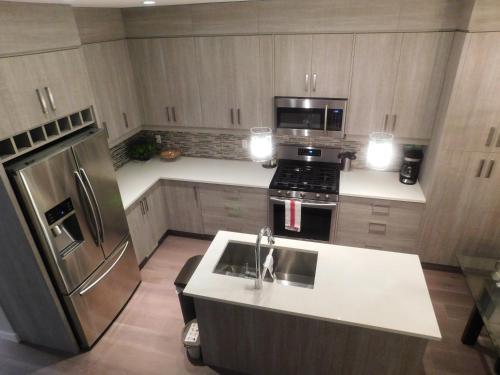 Apartamento Three-bedroom House With Balcony #33 Sunalta Downtown
