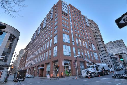 Luxury Downtown 2 Floor Apartment