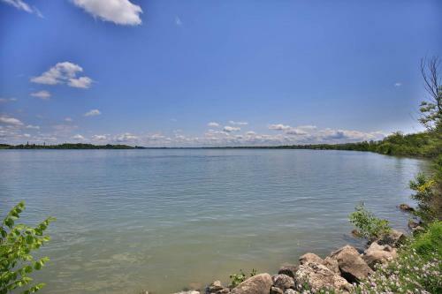 Niagara River Grand Mansion