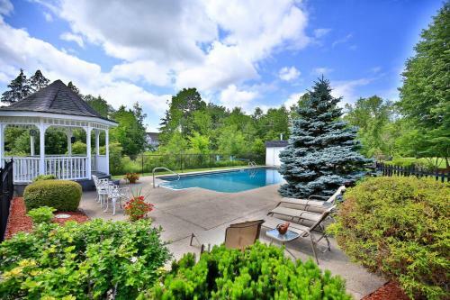 Niagara River Grand Mansion