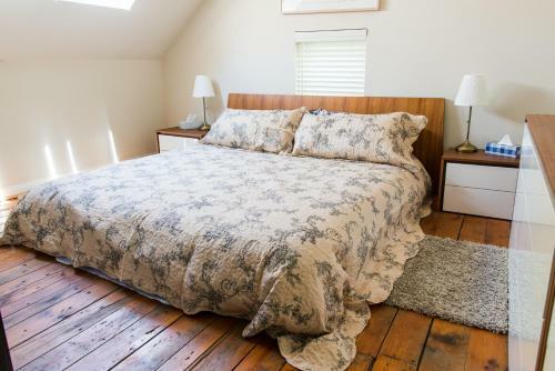 Simply Comfort. Unique Downtown House