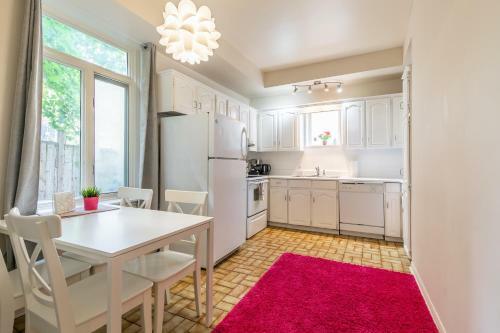 Simply Comfort. Unique Downtown House