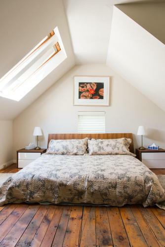 Simply Comfort. Unique Downtown House