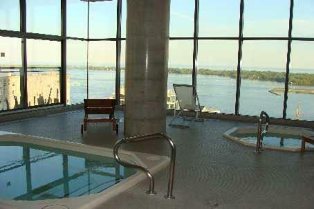 Apartment Near Rogers Centre