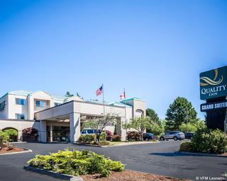 Hotel Quality Inn Grand Suites