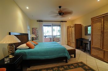 Cocomar Residences And Beachfront Hotel
