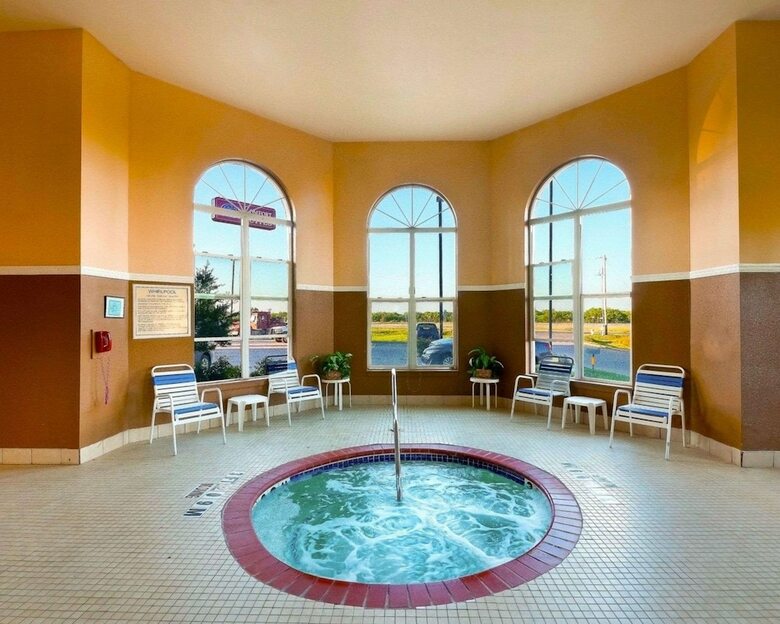 Hotel Comfort Suites University