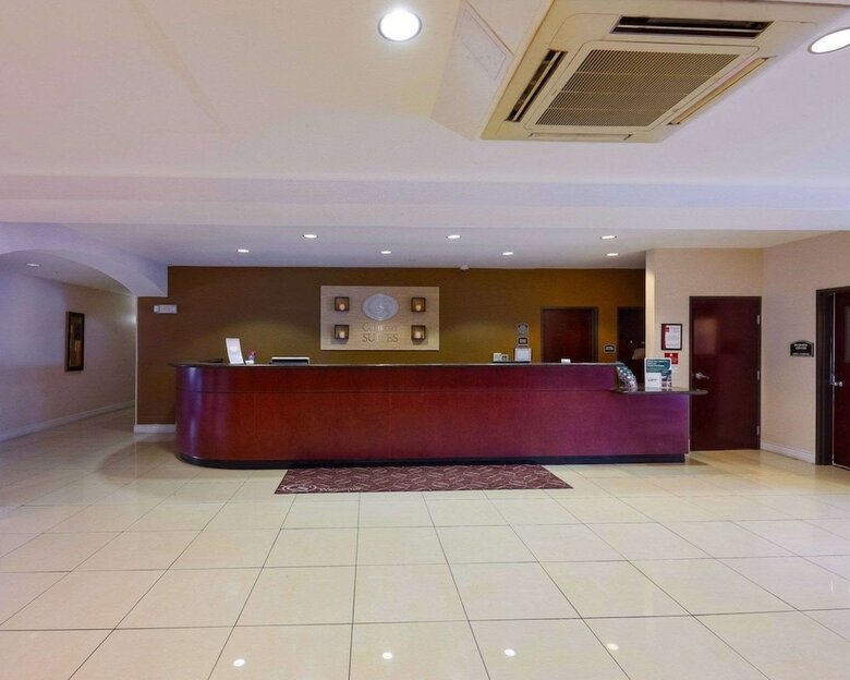 Hotel Comfort Suites University