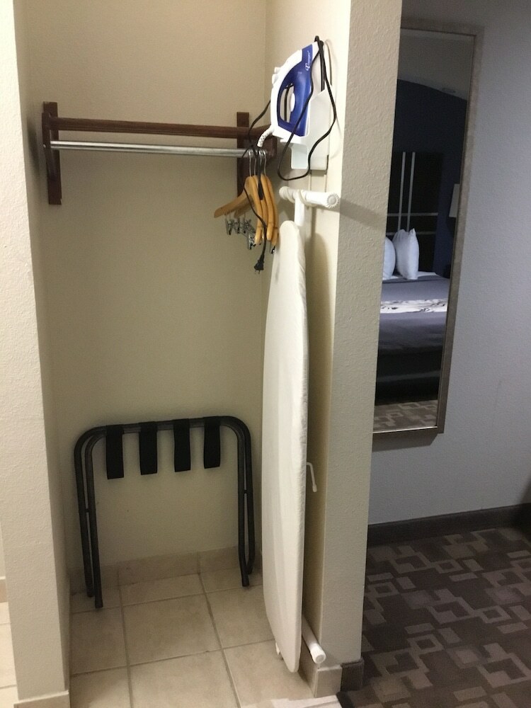 Hotel Econo Lodge  Inn & Suites
