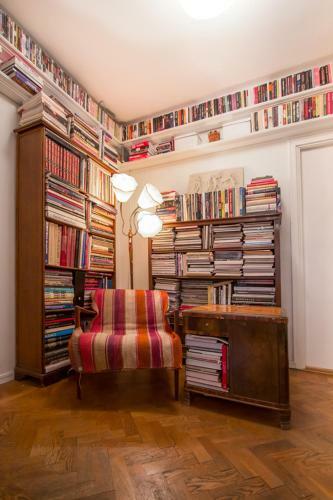 Trendy Sofo Apartment