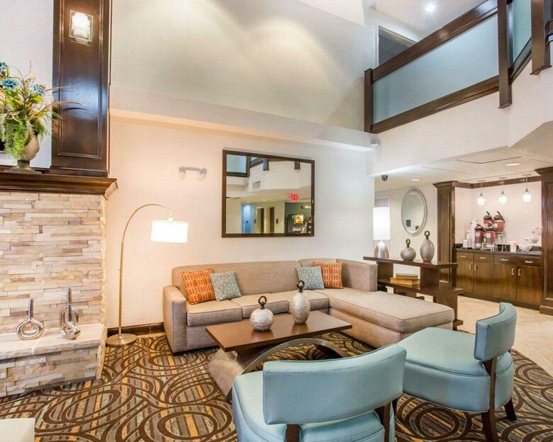 Hotel Comfort Suites