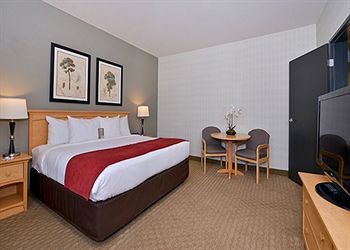 Hotel Comfort Suites Airport