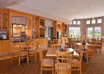 Hotel Comfort Suites Airport