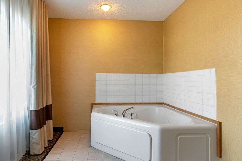 Hotel Comfort Suites