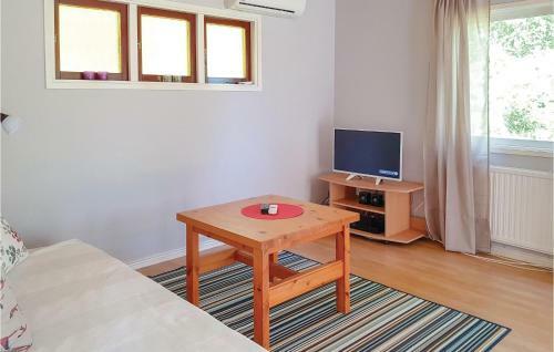 Two-bedroom Holiday Home In Knared