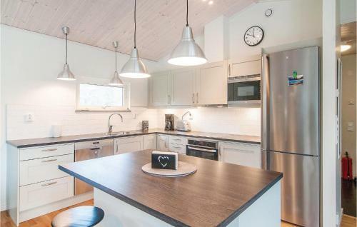 Three-bedroom Holiday Home In Larbro