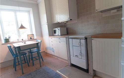 Four-bedroom Holiday Home In Larbro