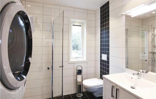 Four-bedroom Holiday Home In Stromstad