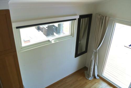 Hostal Room By Water