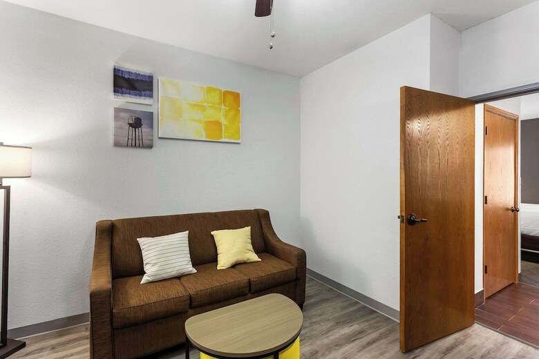 Hotel Comfort Suites