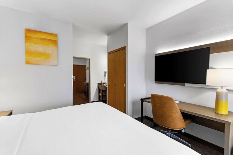 Hotel Comfort Suites